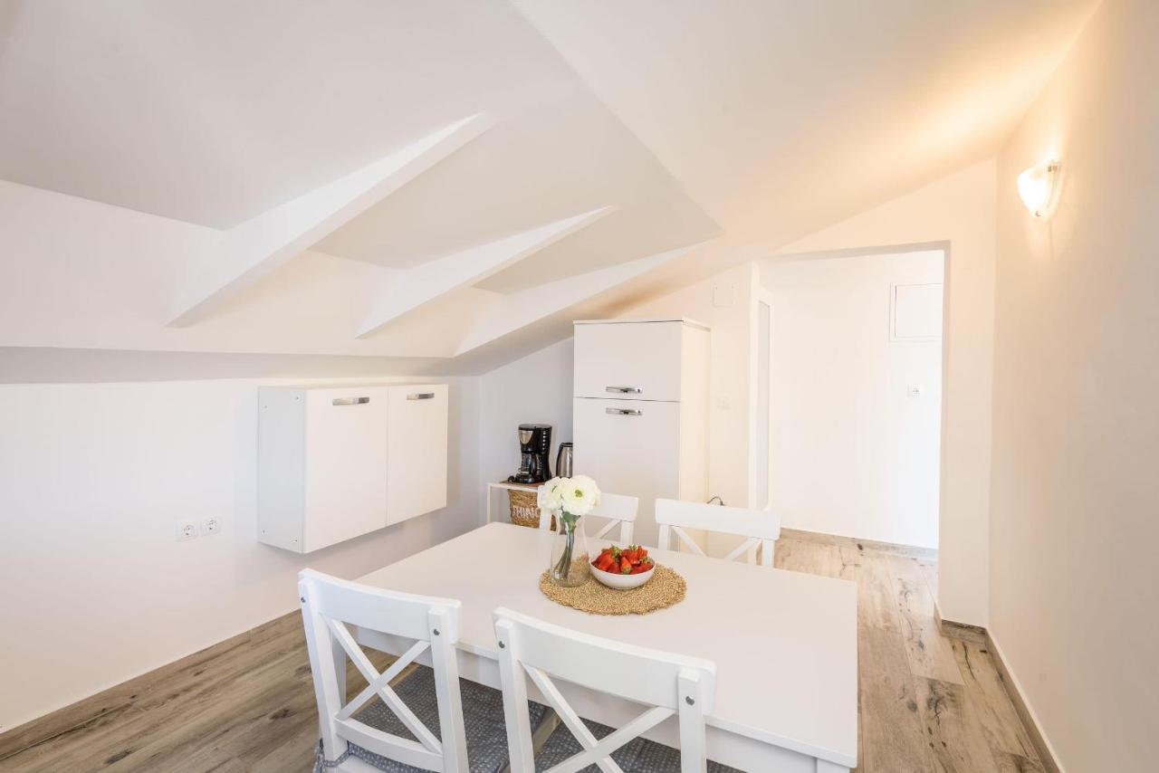 Apartments Morska Vila Komarna Kültér fotó