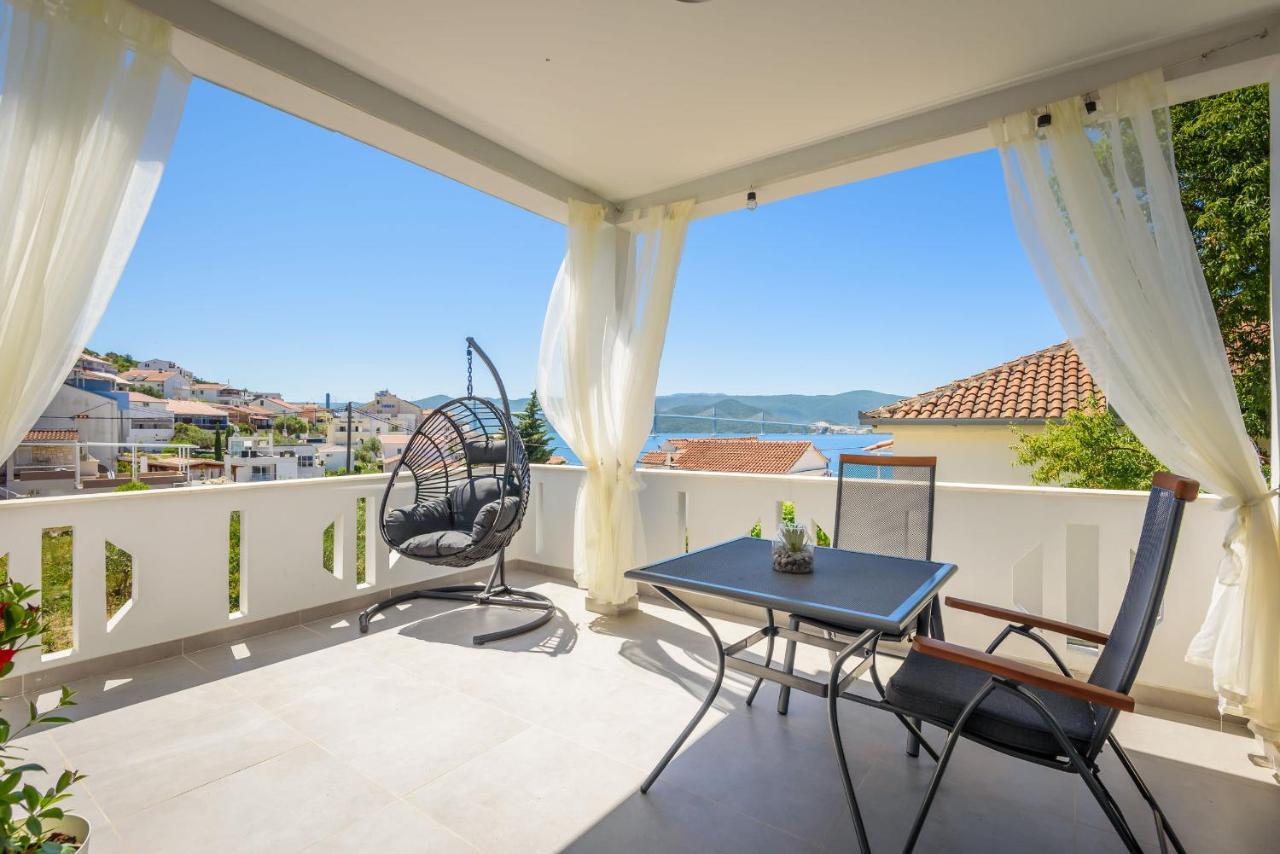 Apartments Morska Vila Komarna Kültér fotó