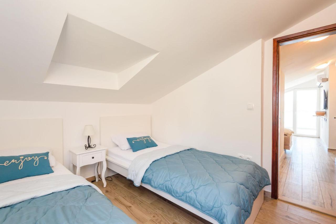 Apartments Morska Vila Komarna Kültér fotó