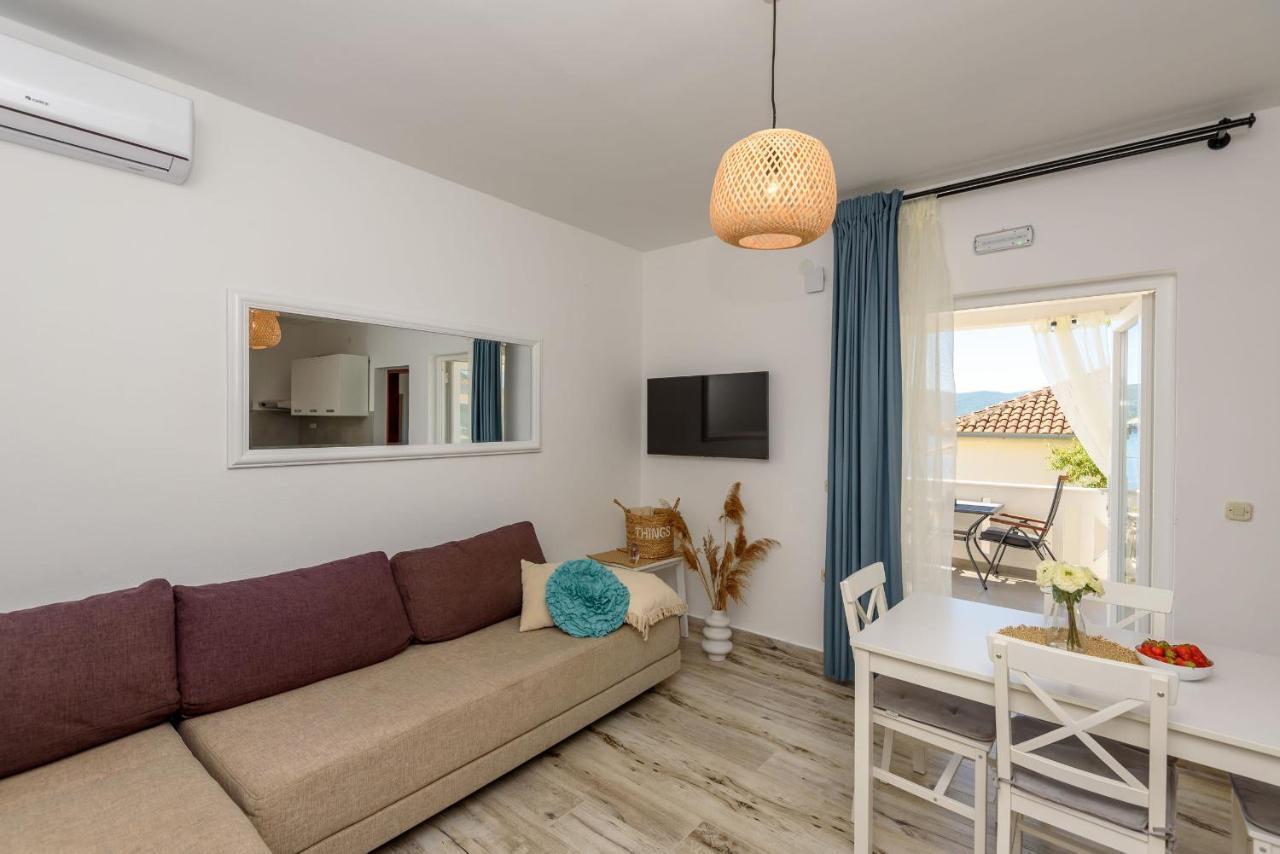Apartments Morska Vila Komarna Kültér fotó